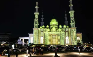 Potret Indahnya Masjid At Thohir Depok Tampilkan Video Mapping Nuansa Ramadan