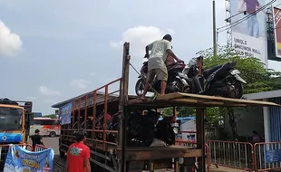 Puluhan Motor Peserta Mudik Gratis Kemenhub Tiba di Terminal Tirtonadi Solo