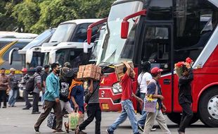 Mudik Awal, Penumpang Bus Padati Terminal Kampung Rambutan Jakarta