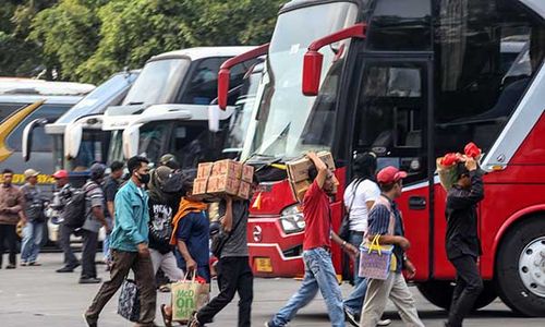 Mudik Awal, Penumpang Bus Padati Terminal Kampung Rambutan Jakarta