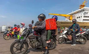 1.145 Pemudik Gratis KM Dobonsolo Tiba di Pelabuhan Tanjung Emas Semarang