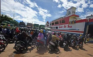 Antrean Penyeberangan Khusus Pemudik Motor di Pelabuhan Ciwandan Cilegon