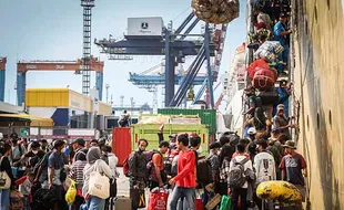 Pelabuhan Tanjung Priok Mulai Dipadati Ribuan Pemudik untuk Pulang Kampung