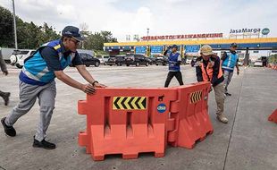 Korlantas Polri Terapkan Contra Flow di Gerbang Tol Jakarta-Cikampek