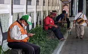 Sepotong Cerita dari Porter Stasiun Balapan Solo saat Arus Mudik Lebaran 2023