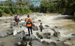 Seorang Anak Usia 12 Tahun Asal Wonosobo Hanyut di Sungai Serayu