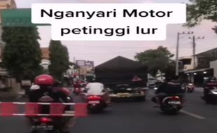 Viral! Motor Dinas Nmax Merah Dipakai Bonceng 3, Ternyata Anak Kades di Jepara