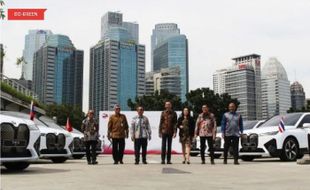 BMW Serahkan 13 Mobil Listrik untuk KTT ASEAN