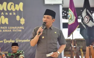 Wujud Moderasi Beragama, Bupati Lumajang Bangun Masjid & Gereja Berdampingan