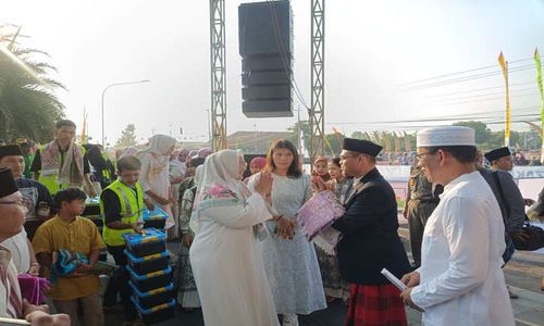 Khidmat, Puluhan Ribu Orang Salat Idulfitri di Alun-Alun Sragen Bersama Bupati