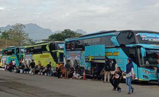 49 Bus Antar Kaum Boro dari Wonogiri Balik ke Kota Tujuan