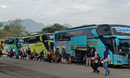 49 Bus Antar Kaum Boro dari Wonogiri Balik ke Kota Tujuan