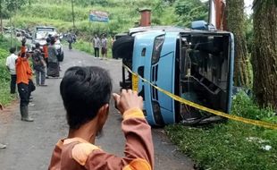 Bus Rombongan Asal Bantul Terguling di Magelang, Seorang Warga Meninggal