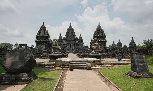 Main ke Objek Wisata Candi di Klaten, Begini Cara Bedakan Corak Hindu & Buddha