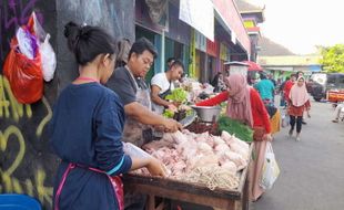 Pecahkan Rekor Harga Lebaran 2022, Daging Ayam & Sapi di Boyolali Tetap Laris