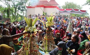 Dalam Sekejap! 3 Kuintal Ketupat Ludes di Grebeg Syawalan Bukit Sidoguro Klaten