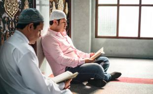 Tata Cara Iktikaf di Masjid Sesuai Hadis