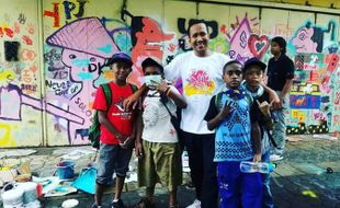 Direktur Solo is Solo Choirul Hidayat Ekspresikan Mural untuk Edukasi Publik