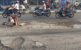 Jelang Arus Mudik, Jalan Rusak di Sukoharjo Jadi Sorotan Banyak Pihak