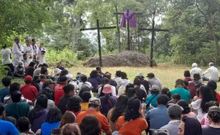 Hayati Jalan Salib, Ratusan Umat Katolik Padati Gunung Gandul Wonogiri