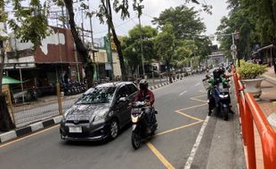 Jalan-Jalan Utama di Surabaya Ramai Lancar, Mobil Pribadi Mendominasi