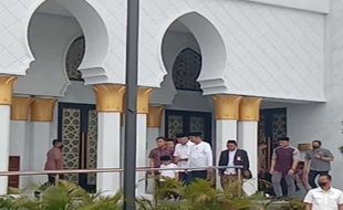 Jokowi Salat Idulfitri di Masjid Raya Sheikh Zayed Solo, Ini Imam dan Khatibnya