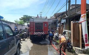 Gegara Rumput Kering, 3 Rumah di Tambakrejo Semarang Kebakaran