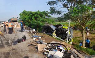 6 Orang Meninggal, Begini Kronologi Laka Maut 8 Kendaraan di Tol Boyolali