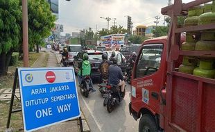 Efek One Way Kalikangkung Semarang, Exit Tol Krapyak Padat Sejak Sore