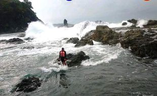 Asyik Bikin Konten Video, Kakak Adik Hilang di Pantai Parangracuk Gunungkidul