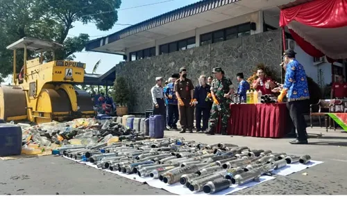 Ribuan Botol Miras dan Ratusan Knalpot Brong Dimusnahkan di Wonogiri