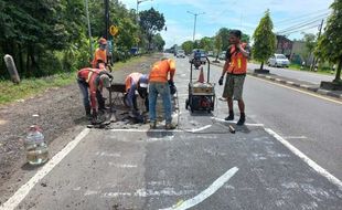 Aman! 180 Lubang Jalan Jogja-Solo Klaten Sudah Ditambal, Tidak Nggronjal Lagi