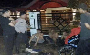 Sembunyi Seusai Perang Sarung, 3 Remaja Diamankan Polisi Sambirejo Sragen