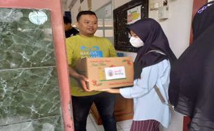 Roemah Tiga, Wadah Alumni SMAN 3 Solo Bagikan 500 Paket Sembako 