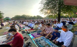 Tertib dan Lancar, Warga Muhammadiyah Solo Gelar Salat Id di Pura Mangkunegaran