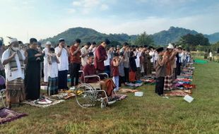 Khusyuk, Ribuan Warga Muhammadiyah Wonogiri Salat Id di Lapangan Pringgondani