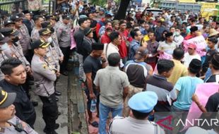 Kerap Dimintai Pungli Anggota Polisi, 184 Sopir Truk Tambang di Sumenep Demo