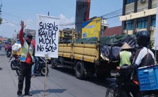 Keren, Aksi Tunggal Supeltas Solo Sambut Pemudik