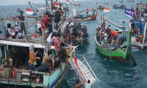 Diawali Pelarungan Kepala Kerbau, Tradisi Pesta Lomban Jepara Siap Digelar