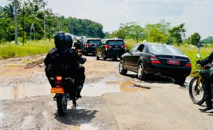 Jalanan Lampung Rusak Parah, Gubernur Arinal Djunaidi Salahkan Kendaraan Berat