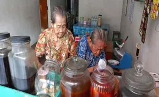 Berdiri sejak 1950, Ini Kisah Kakak Beradik Lansia di Balik Cafe Es Setabelan