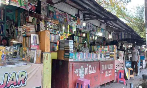 Era Serba Digital, Buku Fisik di Toko Buku Belakang Sriwedari Masih Diminati