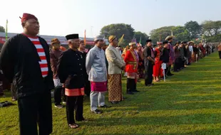 Ribuan ASN Kenakan Kostum Pakaian Adat saat Upacara HUT Sragen