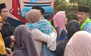 Suasana Haru Warnai Pemberangkatan 217 Calon Haji Asal Kota Salatiga