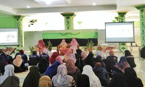 74 Remaja Muslimah Antusias Ikuti Kajian Great Women That’s Me di Masjid Klaten