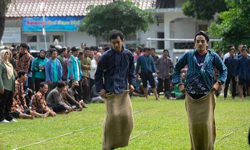 Keseruan ASN Ikuti Lomba Permainan Tradisional Meriahkan HUT ke-107 Sleman