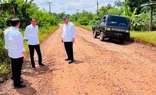 Cek Jalan Rusak di Jambi, Jokowi Pastikan Perbaikan Dimulai Juli-Agustus 2023