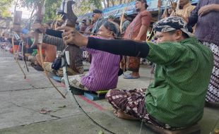 Melestarikan Budaya Kerajaan Mataram Lewat Gladen Jemparingan di Sriwedari Solo