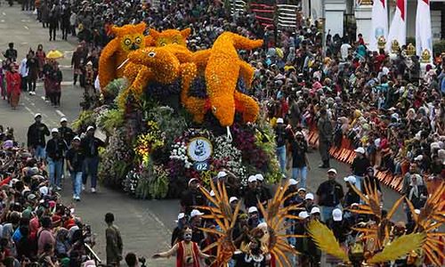 Kemeriahan Parade Bunga dan Budaya Peringatan Hari Jadi ke-730 Kota Surabaya