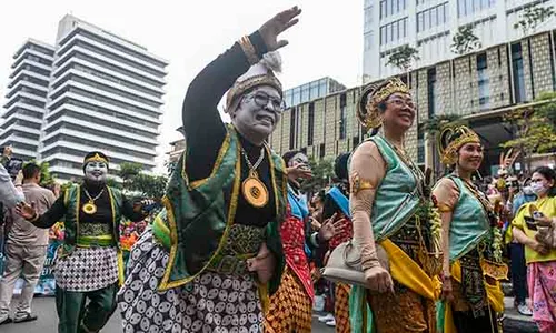 Parade Etnik Nusantara Penyintas Kanker dari 13 Provinsi di Jakarta